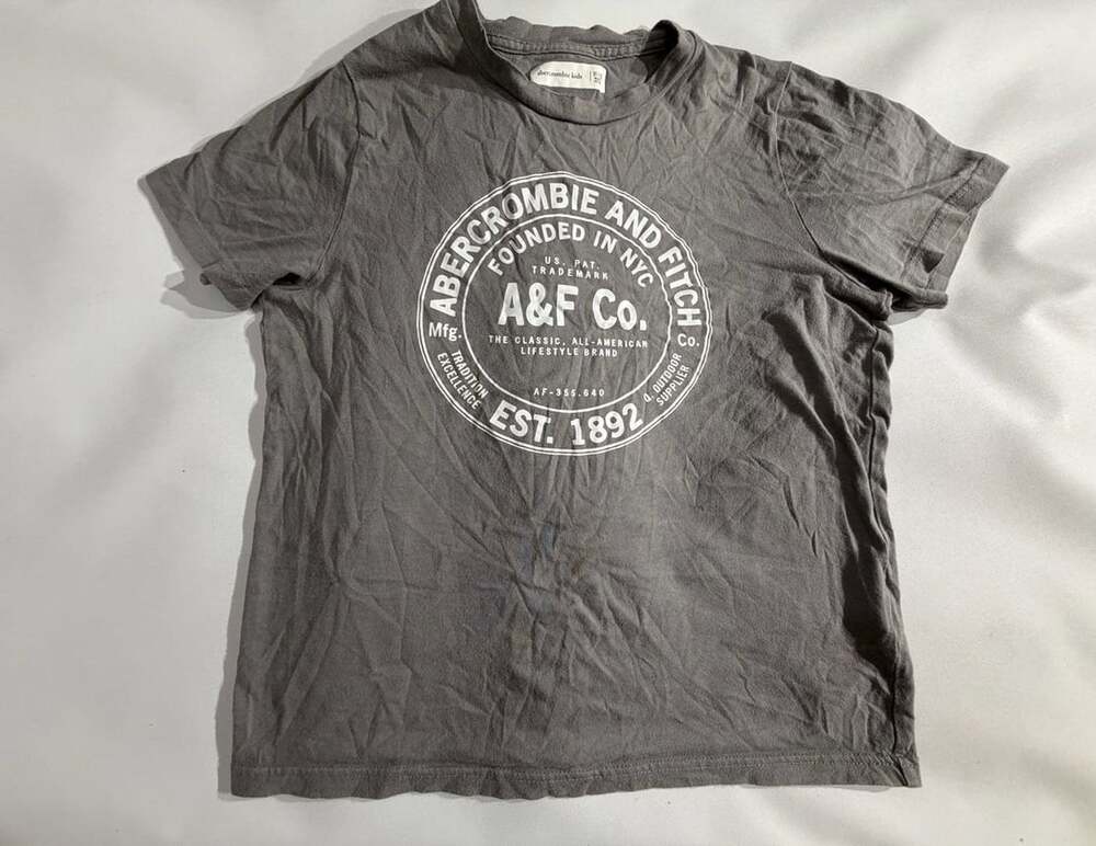 Abercrombie Kids Grey Graphic T-Shirt Size 11/12